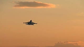 Rus hava kuvvetlerine ait bir Su-34 bombardıman uçağı Rusya'nın Kursk bölgesi sınırında görev yapıyor.