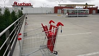 Σε αυτό το αρχείο της Κυριακής 12 Ιουλίου 2009, φαίνεται το άδειο πάρκινγκ ενός υπερμάρκετ Auchan στο Plaisir της Γαλλίας.