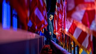 ABD'de Cumhuriyetçilerin desteklediği eski Başkan Donald Trump, Florida, West Palm Beach'teki Kongre Merkezi'nde düzenlenen seçim takibi partisinde, 6 Kasım 2024.