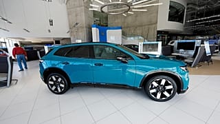 Un vehículo eléctrico Honda 2025 Prologue expuesto en una sala de exposiciones de EE.UU.