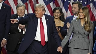 Donald et Melania Trump lors de la soirée électorale américaine, le mercredi 6 novembre 2024, à West Palm Beach, en Floride.