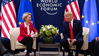 الرئيس دونالد ترامب يلتقي برئيسة المفوضية الأوروبية أورسولا فون دير لاين في المنتدى الاقتصادي العالمي، الثلاثاء 21 يناير 2020، في دافوس، سويسرا.