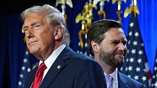O vencedor das eleições presidenciais dos EUA, Donald Trump, com JD Vance, à direita.