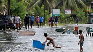 Una calle inundada en Colombo, Sri Lanka, el domingo 13 de octubre de 2024