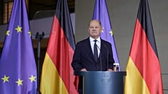 Almanya Şansölyesi Olaf Scholz, Berlin'deki basın toplantısında konuşuyor, 6 Kasım 2024