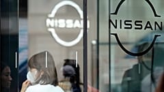 Tokyo'daki Ginza alışveriş bölgesinde yer alan Nissan mağazasının bir fotoğrafı, 2023
