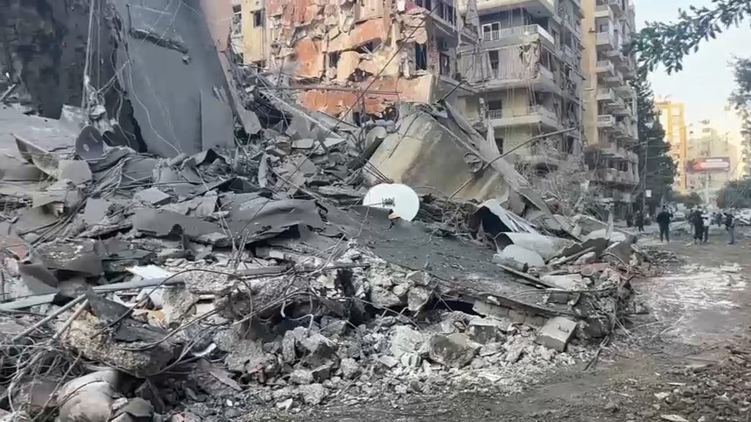 دمار هائل إثر قصف إسرائيلي استهدف الضاحية الجنوبية لبيروت 