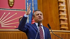 CHP Genel Başkanı Özgür Özel parti grup toplantısında konuşuyor.