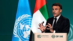امانوئل ماکرون در نشست کوپ ۲۸ دبی