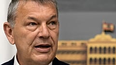المفوض العام لوكالة الأمم المتحدة لإغاثة وتشغيل اللاجئين الفلسطينيين فيليب لازاريني خلال مؤتمر صحفي في بيروت