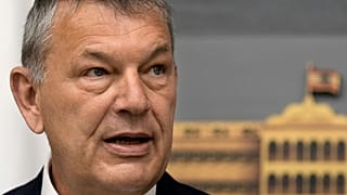 المفوض العام لوكالة الأمم المتحدة لإغاثة وتشغيل اللاجئين الفلسطينيين فيليب لازاريني خلال مؤتمر صحفي في بيروت