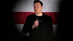 Elon Musk bir seçim kampanyası etkinliği sırasında.