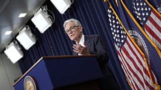 Fed Başkanı Jerome Powell bir basın konferansı sırasında açıklamalarda bulunuyor, 18 Eylül 2024