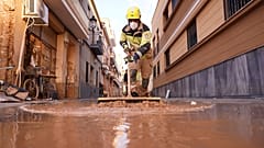 17.000 αστυνομικοί και στρατιώτες μετέχουν στην επιχείρηση αποκατάστασης των ζημιών