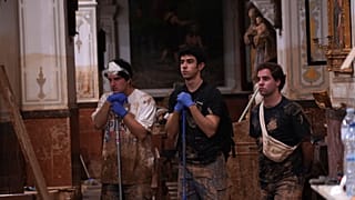 Добровольцы присутствуют на мессе в церкви Сан-Хорхе, Пайпорта, 7 ноября 2024 года.