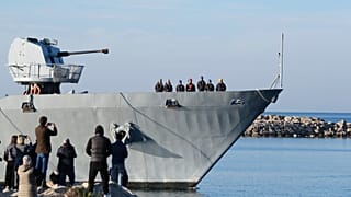 Akunft eines Schiffes in Albanien.