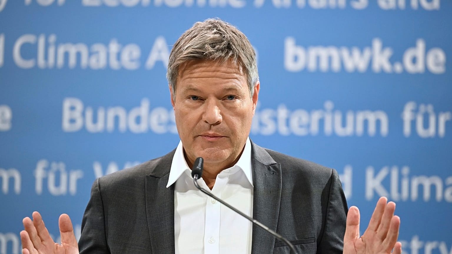 El ministro federal de Economía, Robert Habeck, habla durante una declaración tras la ruptura de la coalición Ampel, en Berlín, el jueves 7 de noviembre de 2024.