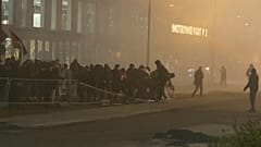 Amsterdam'da taraftar grupları arasında yaşanan kavgalar kameralara yansıdı