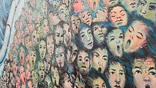 Doğu Yakası Galerisi 20'den fazla ülkeden 100'den fazla sanatçı tarafından dekore edilmiştir.