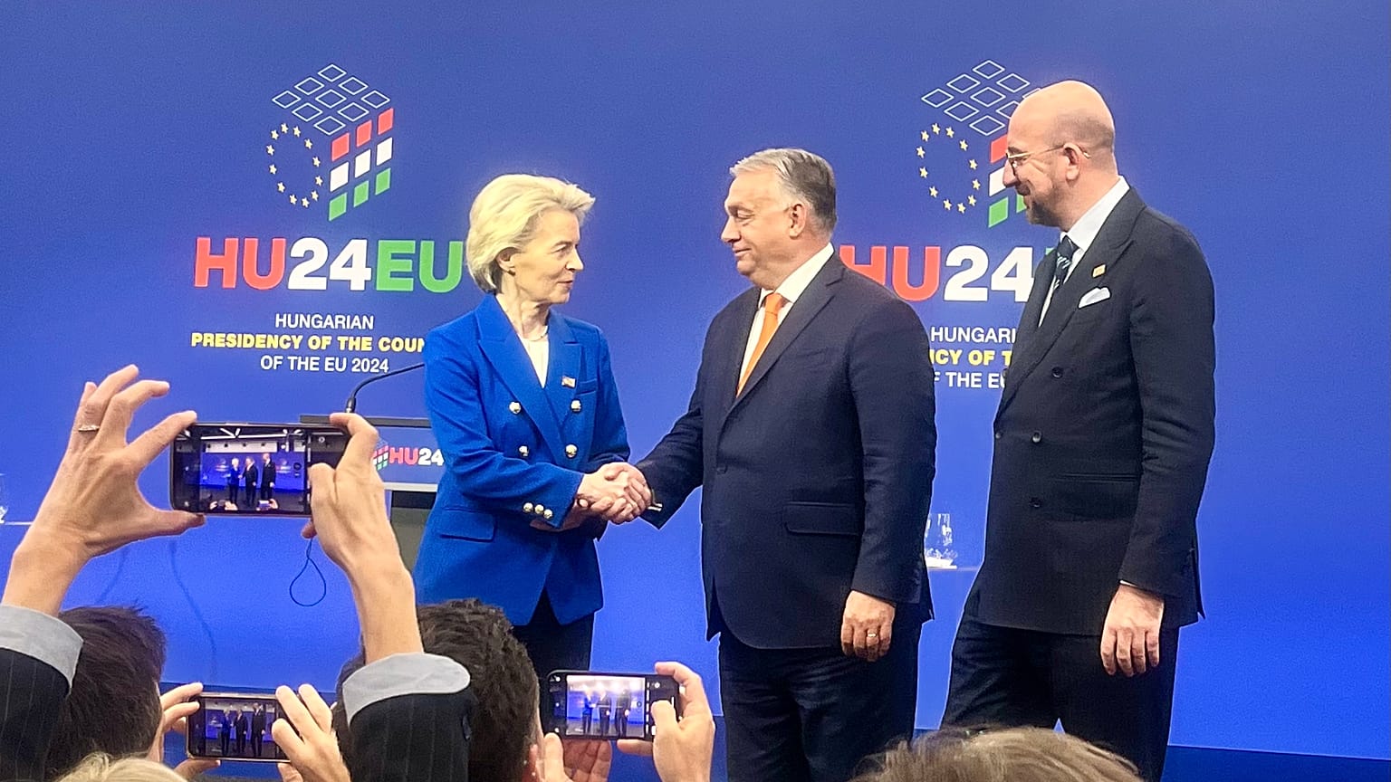 Sajtótájékoztatójuk végén Ursula von der Leyen, Orbán Viktor és Charles Michel - 2024. november 8. 
