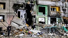 Μια πολυκατοικία έχει υποστεί ζημιές από ρωσική επίθεση στο Χάρκοβο, 8 Νοεμβρίου 2024