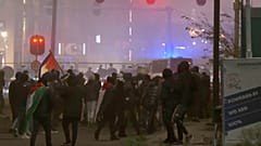 اشتباكات بين شباب مؤيدين للفلسطينيين وإسرائيليين، بالقرب من ملعب كرة القدم في أمستردام، هولندا، الخميس، 7 نوفمبر، 2024.