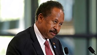 رئيس الوزراء السوداني السابق عبد الله حمدوك يتحدث خلال جلسة قمة لدعم السودان ، في القصر الكبير في باريس في 17 مايو 2021. 