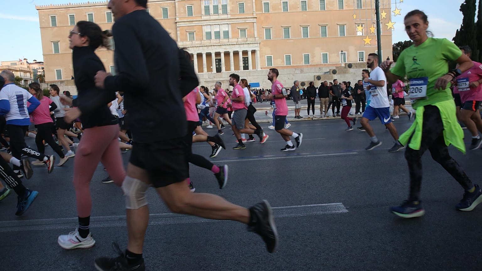 Δρομείς τρέχουν στα 5 χιλιόμετρα του Σαββάτου