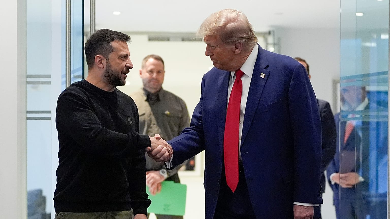 Donald Trump se reúne con Volodymyr Zelenskyy en la Torre Trump de Nueva York, el 27 de septiembre de 2024.