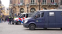 Polizeipräsenz auf dem Dam-Platz in Amsterdam, Niederlande, am Samstag, den 9. November 2024.