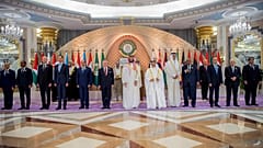 قادة الدول العربية يقفون لالتقاط صورة جماعية قبل انعقاد القمة العربية في جدة، المملكة العربية السعودية، الجمعة، 19 مايو/أيار2023.