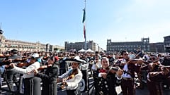 Mais de mil mariachis juntaram-se para interpretar "Cielito lindo"