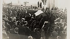 Atatürk'ün naaşı taşınıyor.