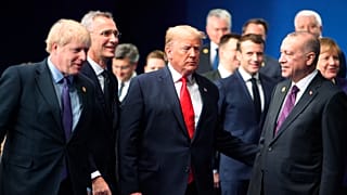 Cumhurbaşkanı Recep Tayyip Erdoğan, İngiltere'deki NATO zirvesinde o dönemki İngiltere Başbakanı Boris Johnson ve ABD Başkanı Donald Trump ile birlikte, 4 Aralık 2019