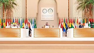 ولي العهد السعودي يشارك في افتتاح القمة العربية الإسلامية