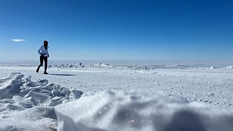 Un coureur lors de l'épreuve d'endurance Antarctique Ice Ultra, Antarctique le 07.11.2024