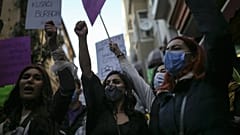 8 Mart 2021'de İstanbul'da düzenlenen kadın yürüyüşü