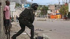 Haiti'nin başkentinde başbakanın değiştirilmesinin ardından yaşanan demokratik kargaşanın ortasında çatışmalar çıktı