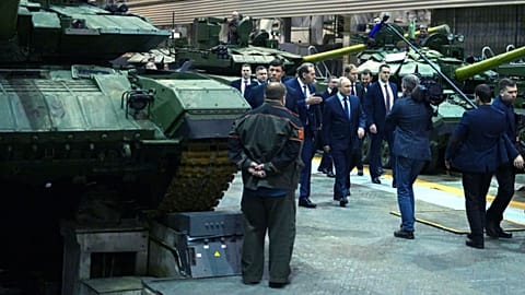 Putyin látogatása a jekatyerinburgi hadiüzemben