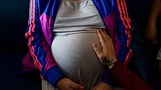 امرأة حامل في الشهر الثامن، في مدريد، إسبانيا، يوم الاثنين 22 سبتمبر 2014.