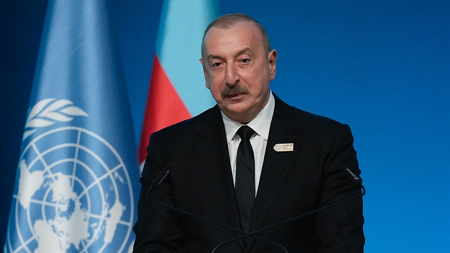 Azerbaycan Cumhurbaşkanı İlham Aliyev, başkent Bakü'de düzenlenen COP29 BM İklim Zirvesi'ndeki genel oturumda konuşuyor, 12 Kasım 2024.