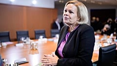Almanya İçişleri Bakanı Nancy Faeser, 14 Aralık 2022 Çarşamba günü Berlin'deki başbakanlık binasında düzenlenen haftalık kabine toplantısına katıldı.