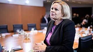 Almanya İçişleri Bakanı Nancy Faeser, 14 Aralık 2022 Çarşamba günü Berlin'deki başbakanlık binasında düzenlenen haftalık kabine toplantısına katıldı.
