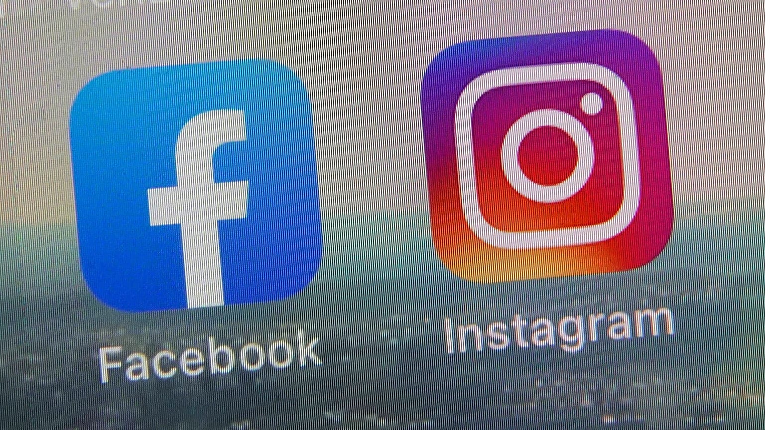 DOSYA - Soldan, Facebook ve Instagram'ın cep telefonu uygulama logolarından bir görünüm.