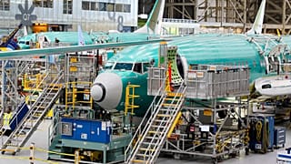 Boeing 737 MAX uçakları Haziran ayında Renton, Washington'daki Boeing tesisinde montaj hattında görülüyor