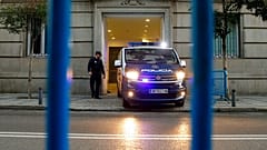 Dosya fotoğrafı: Bir İspanyol Ulusal Polis minibüsü, 13 Şubat 2019 Çarşamba günü Madrid'deki İspanyol Yüksek Mahkemesi'ne geldi.