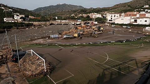 Vehicles are swept away by the floodwaters after the floods in Benagarmosa, Malaga, Spain, Thursday, Nov. 14, 2024. 