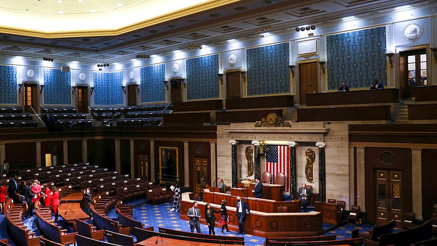A képviselőház üléstermét látják a washingtoni Capitoliumban az Unió helyzetéről szóló beszéd előtt, 2022. március 1-jén, kedd este a washingtoni Capitoliumban.