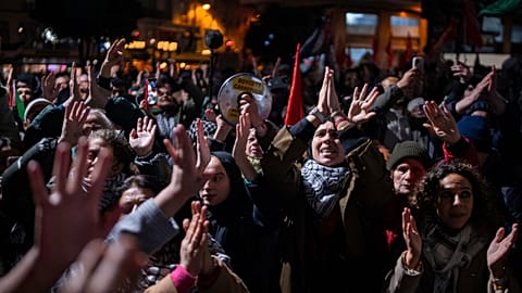 Aşırı sağcıların düzenlediği İsrail yanlısı galanın ardından Paris'teki protestolar gerginliğe yol açtı