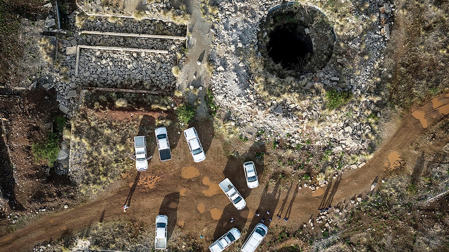 Den Bergleuten in der Mine in Stilfontein wird der Zugang zu lebensnotwendigen Gütern wie Nahrungsmitteln und Wasser verwehrt. 